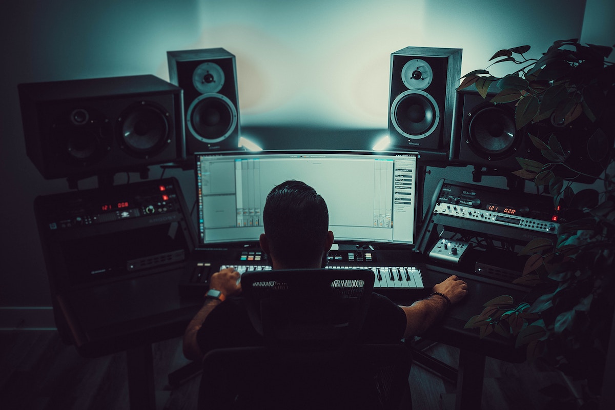 Communicate with a voice actor: image of a sound engineer in front of a mixing desk.